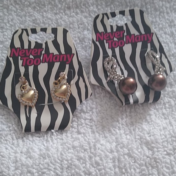 Jewelry - Two pairs of Never too many earrings